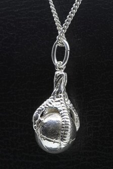 Zilveren Klauw met kaatsbal groot ketting hanger