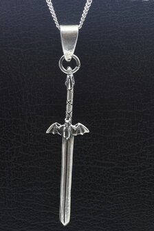 Zilveren Zwaard met vleermuis ketting hanger