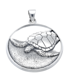Zilveren Schildpad op strand opengewerkt kettinghanger