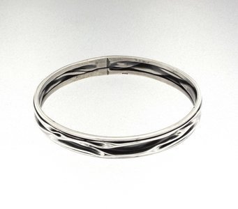Zilveren kreukelarmband met vrije banen 21 cm