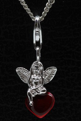 Zilveren Engel op rood hart hanger en/of bedel