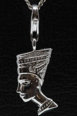 Zilveren Nefertiti hanger en/of bedel