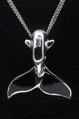 Zilveren Walvisstaart en dolfijn met onyx ketting hanger