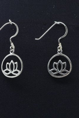 Zilveren Lotus open oorhangers