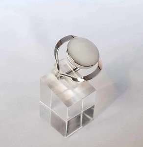 Zilveren Moderne ring met ronde Mother of Pearl