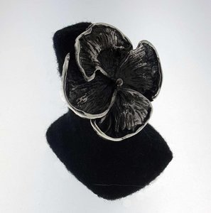 Zilveren Ring met bloem geoxideerd