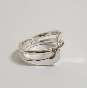 Zilveren smalle ring met wave doorkruist