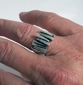 Zilveren Ring met ongelijke staafjes