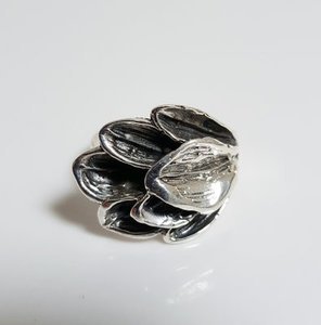 Zilveren Ring met bloemblaadjes geoxideerd