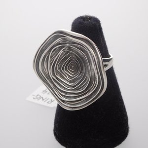 Zilveren Ring met bloemmotief golvend